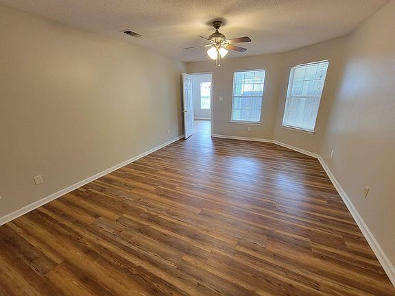 5th image of 1008 High Grove Ct
