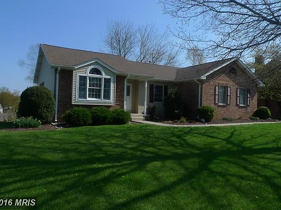 2nd image of 208 Braeburn Dr