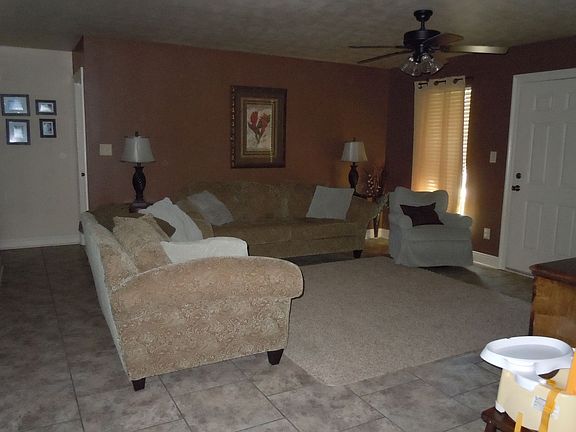 2nd image of 922 Verna Ln