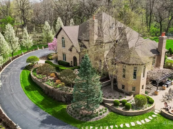 10018 Haegers Bend Rd, Barrington, IL 60010