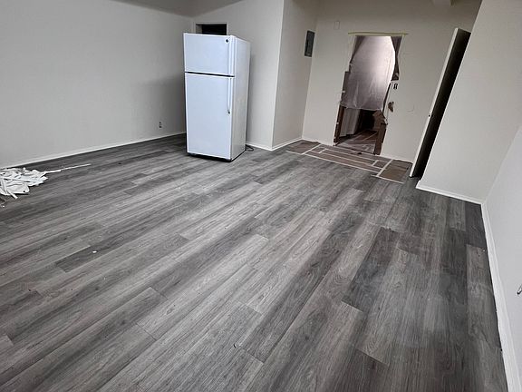 3rd image of 472 Howard Ave APT 2AA