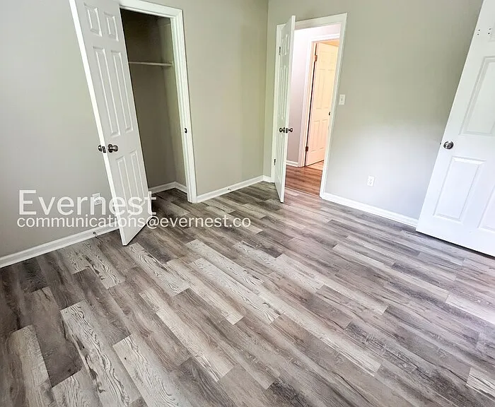 1676 Guilford Dr — Photo 12