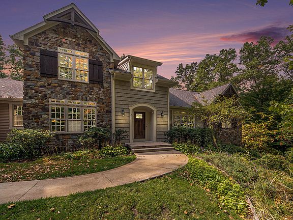 3rd image of 511 Headwaters Dr NE