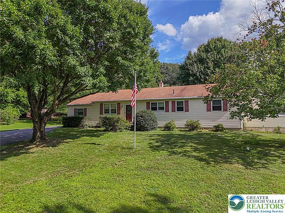 3rd image of 2034 Wind Hill Rd
