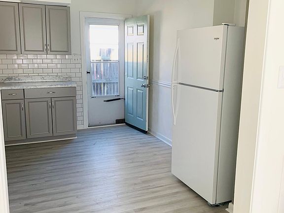 5th image of 410 Woodview Ave