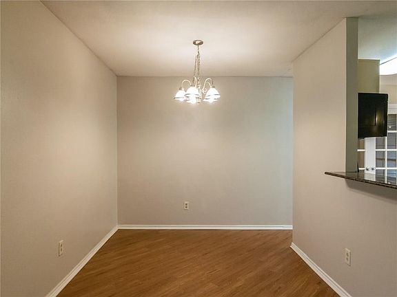 2nd image of 1023 Cresthaven Dr