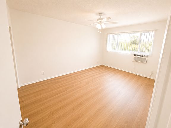 3rd image of 14341 Chandler Blvd #22