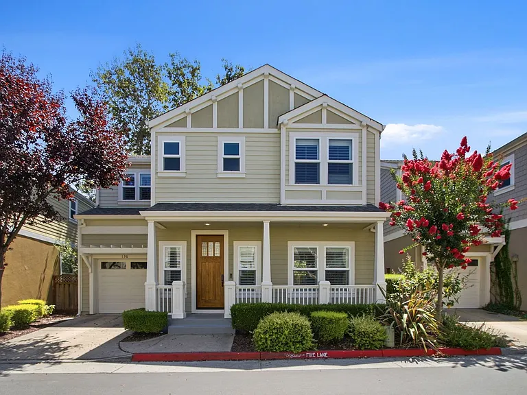 136 Creekside Village Dr — Photo 1
