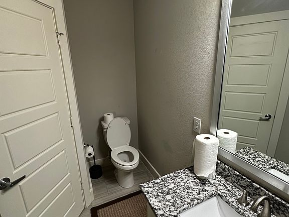 5th image of 2231 Lovedale Ave #101