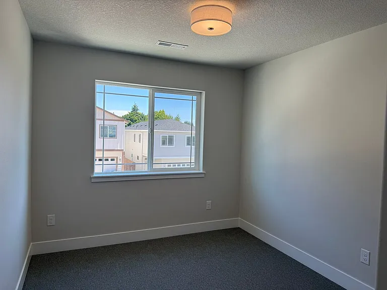 9702 NE 29th Ave — Photo 17