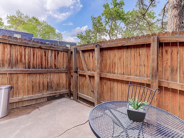 5846 S Pearl St — Photo 12