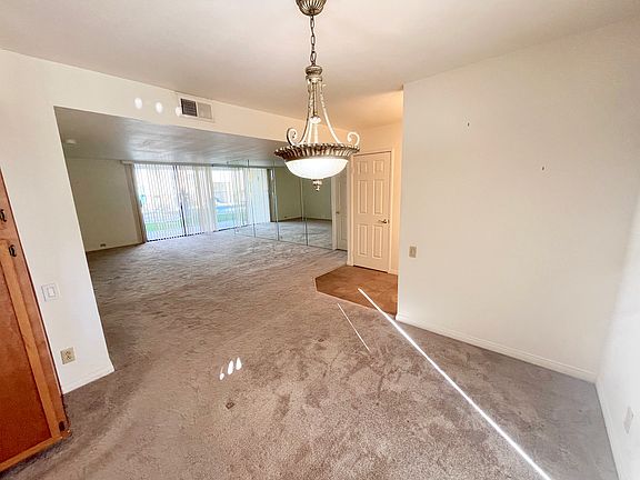5th image of 261 E La Verne Way Unit D