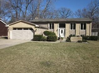 315 Montclare Ln, Wood Dale, IL 60191