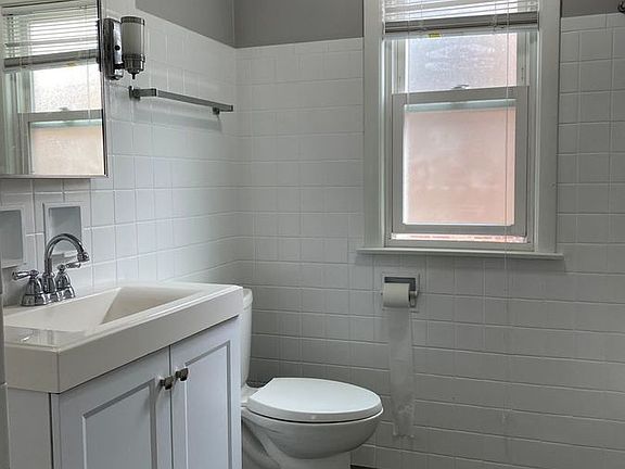 2nd image of 11001-05 S Artesian Ave #1A