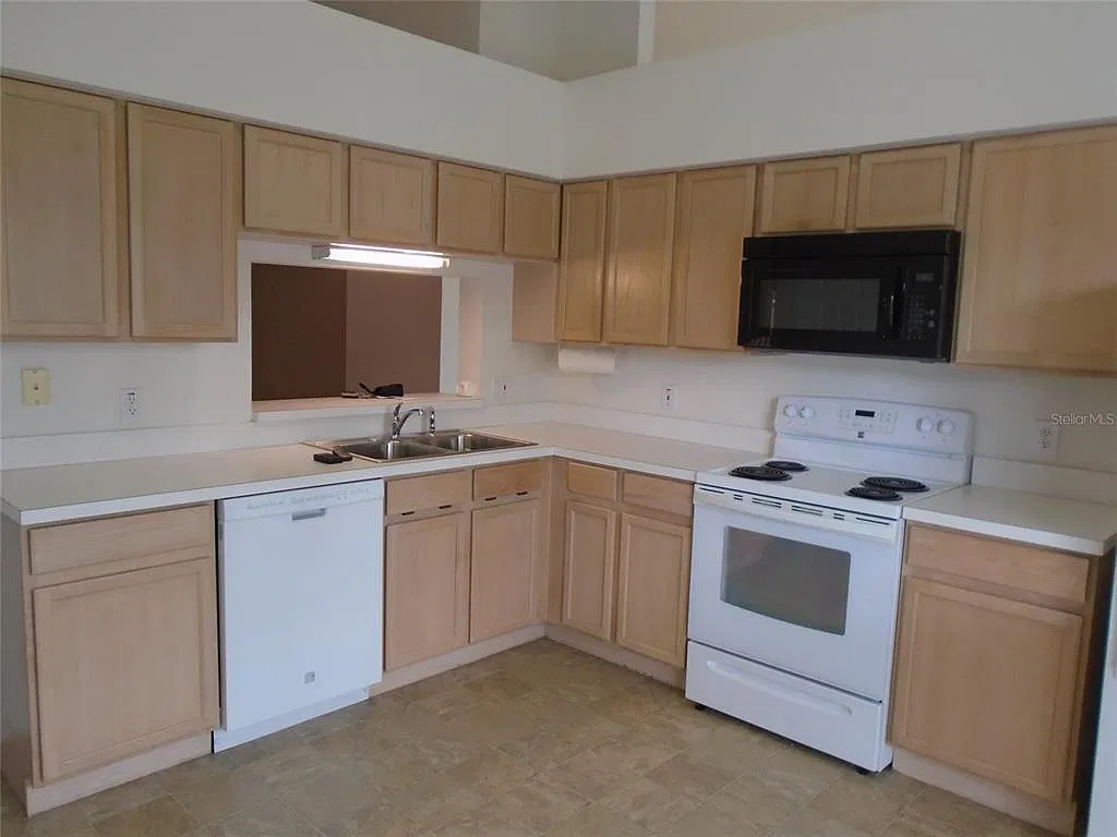 3 bed, 2.0 bath, 1653 sqft, $2,295 — Photo 4