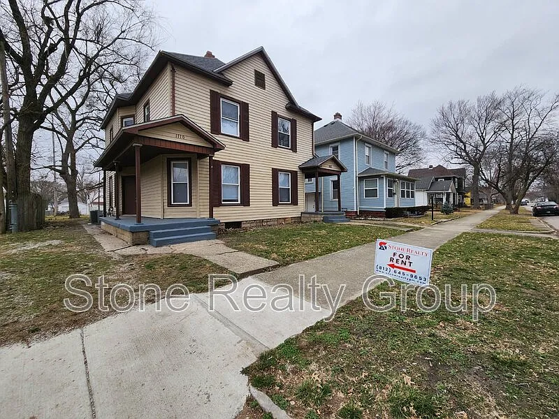 3 bed, 1.0 bath, $1,100 — Photo 1