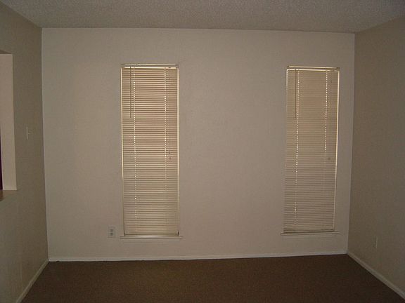 3rd image of 1402 Crockett St
