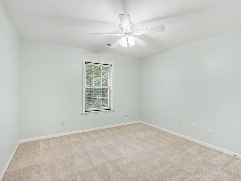 24 Crestwood Ln — Photo 13