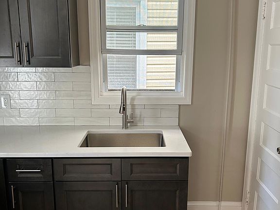 4th image of 48 Linden Ave Floor 1