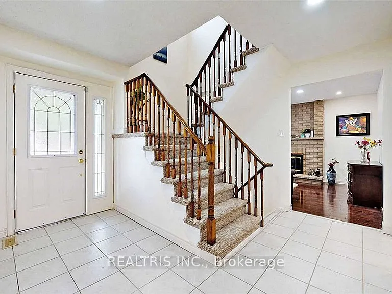 68 Gretman Cres — Photo 3