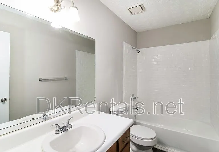 307 Hamilton Glenn — Photo 12
