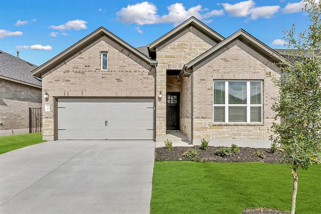 3 bed, 2.0 bath, 1739 sqft, $2,495 — Photo 1