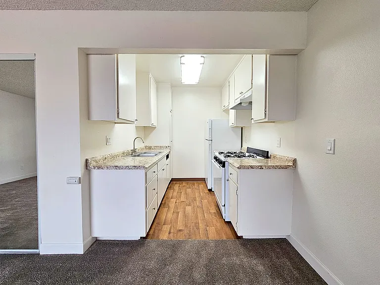 Vista Bella Apartment Homes — Photo 7
