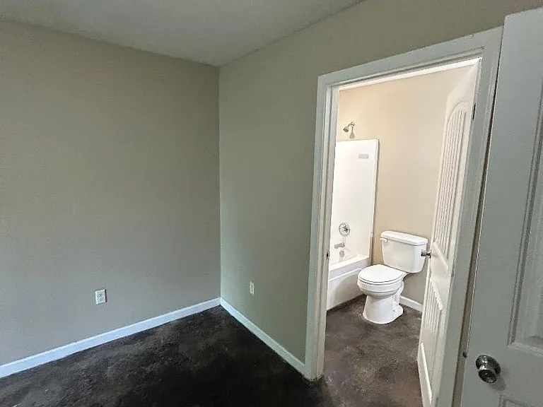 106 W Forrest St #B — Photo 7