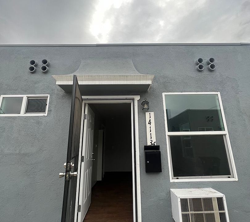 1st image of 1411-1413 E 53rd St #1411-1/2