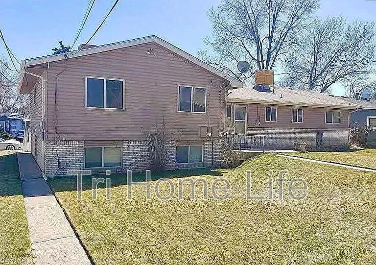 4725 S Acoma St — Photo 15