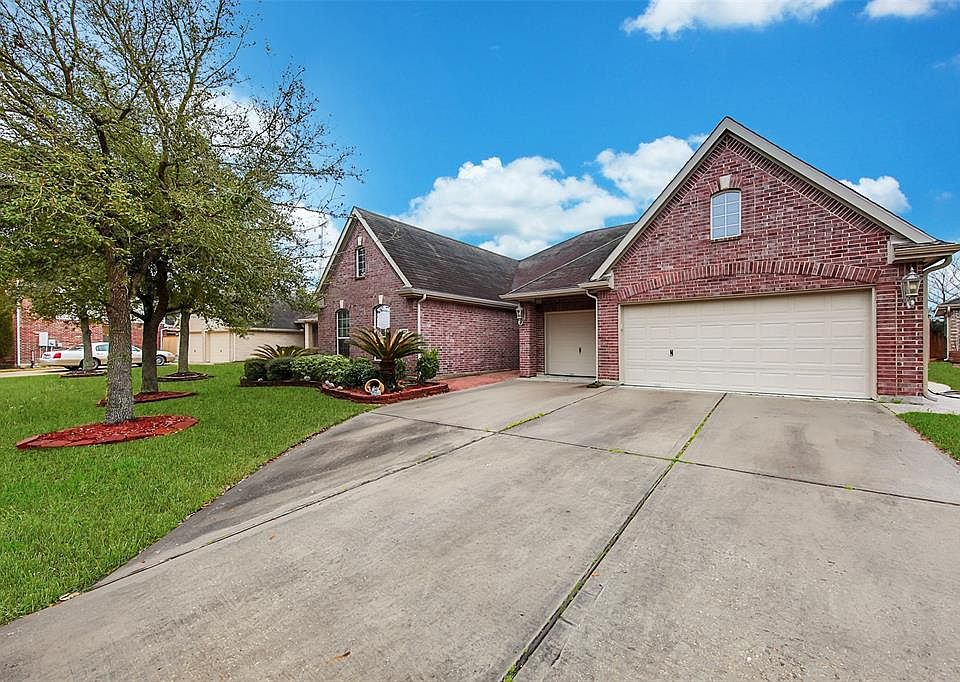 1st image of 2417 Piney Point Dr