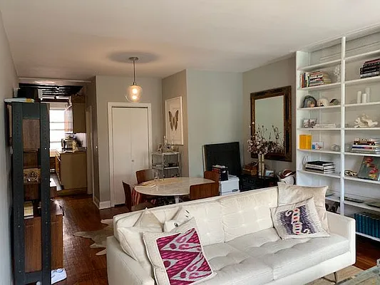 Rented by Salon Realty Corp | media 9