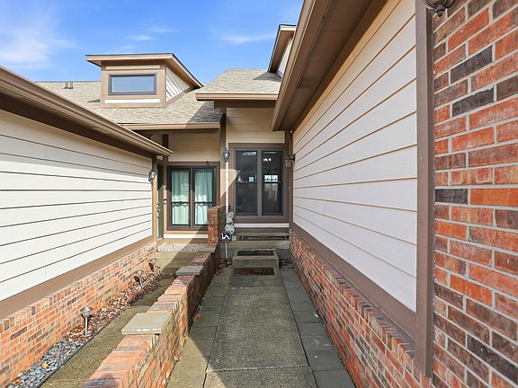 2nd image of 656 Cielo Vista Dr