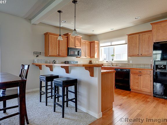 4th image of 605 NE 85th Way