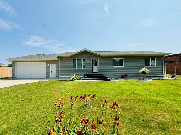 306 5th St, Hayti, SD 57241