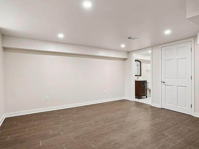 Bay Village Townhomes — Photo 14