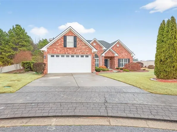621 Berta Ct, Loganville, GA 30052
