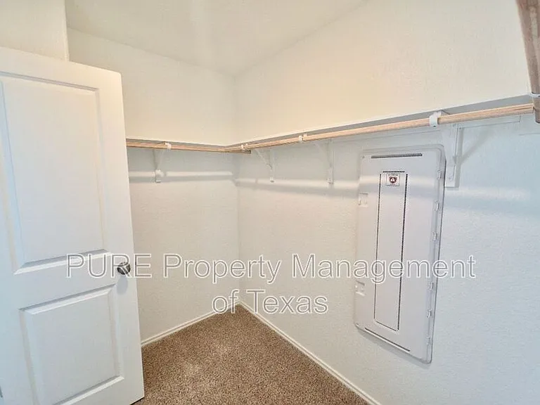 301 Freshwater Dr — Photo 15