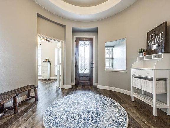 3rd image of 1033 Canterbury Ln