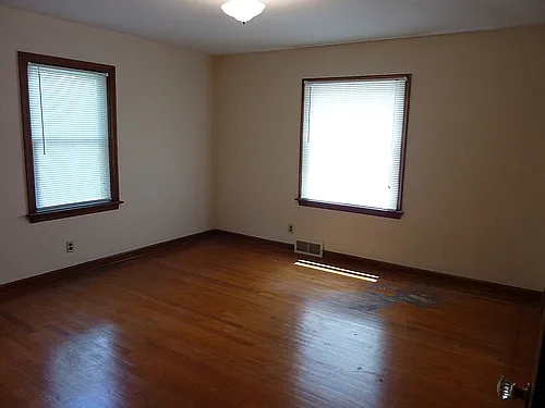 2 bed, 900 sqft, $1,000 — Photo 3