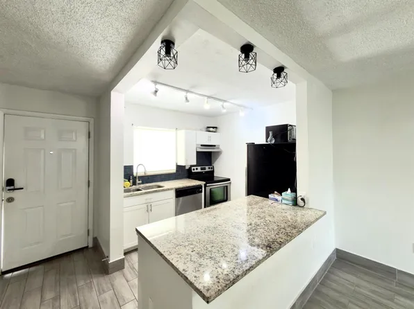 6507 Winfield Blvd APT 206C, Margate, FL 33063