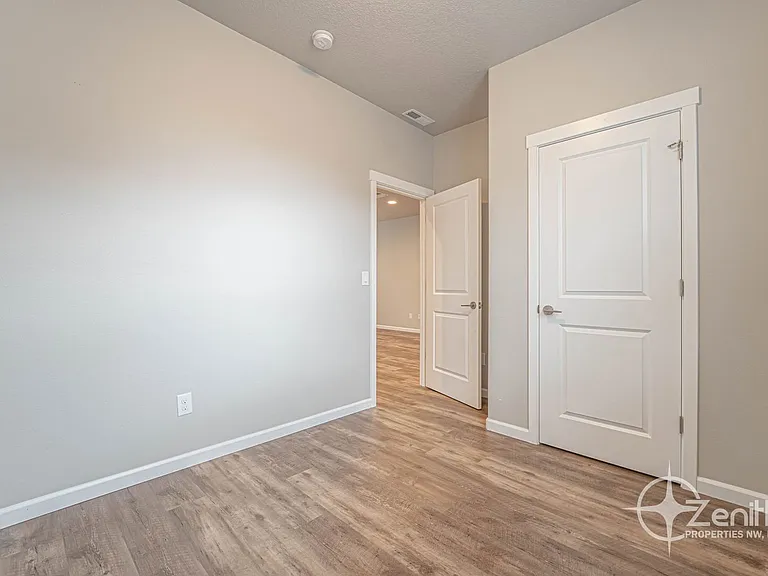 14425 NE 22nd Ave — Photo 11