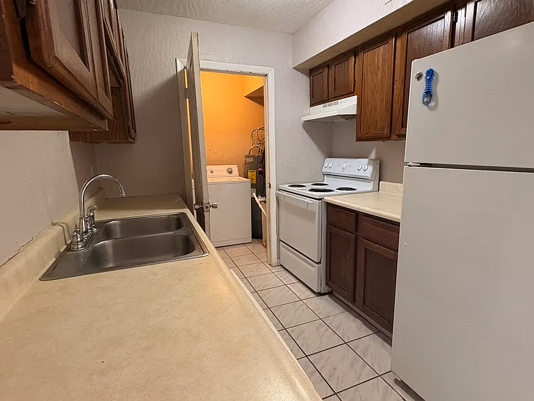 2101 Forest Knoll Dr NE #208 — Photo 4