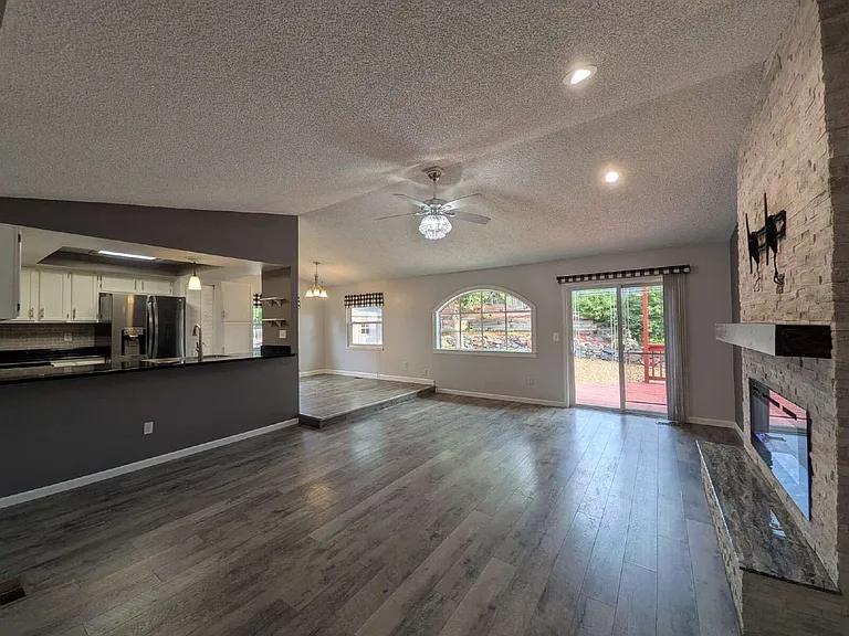 2128 Beacham Dr — Photo 3