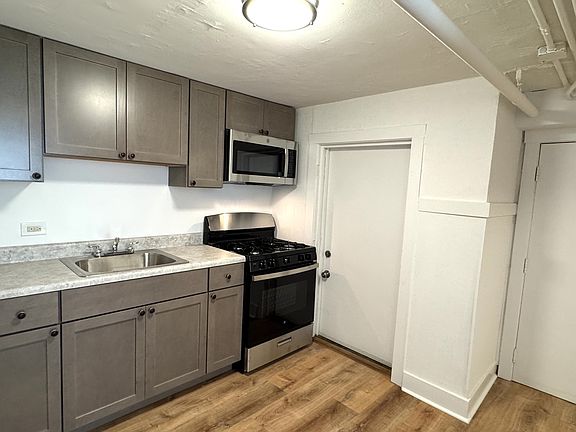 4th image of 6452 W Dickens Ave #B