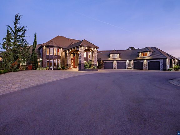 3rd image of 2554 Cole Rd S