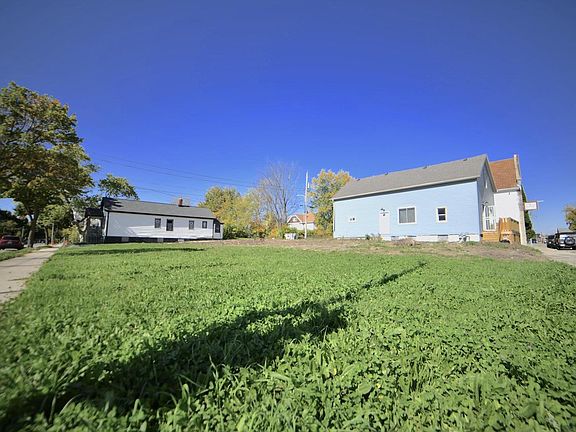 3rd image of 2513 N Teutonia AVENUE