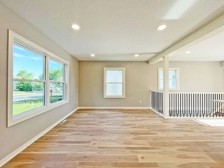 408 S Olive St — Photo 5