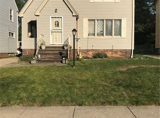 887 Selwyn Rd, Cleveland Heights, OH 44112