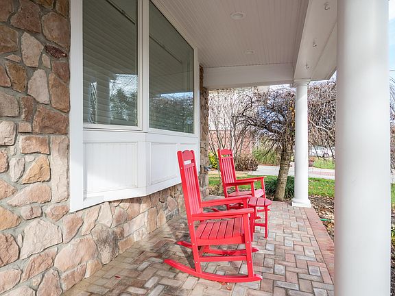 4th image of 416 Woodbridge Ln Floor 1